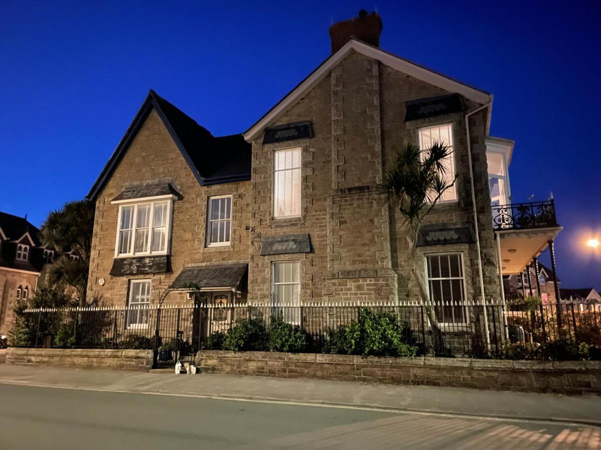 Bed & Breakfast The Old Club