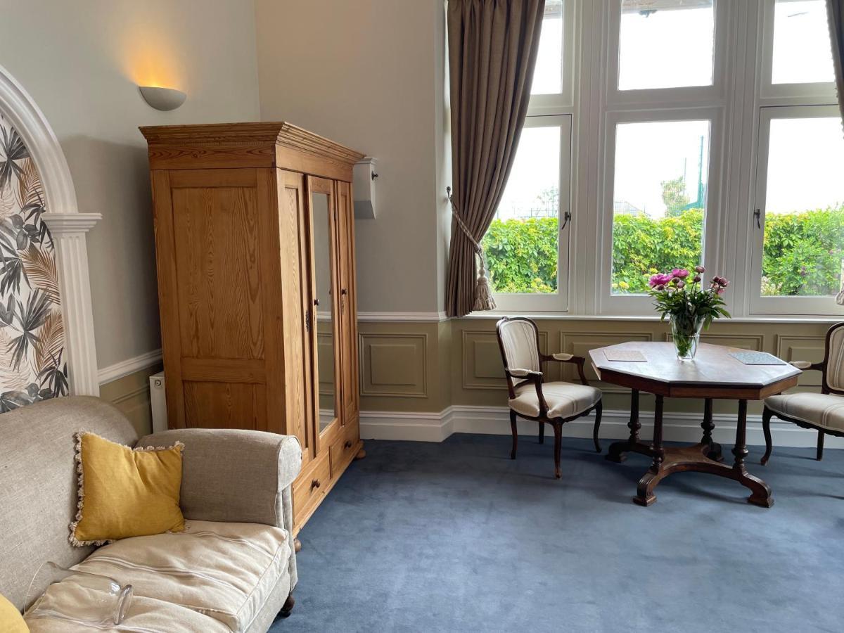 The Old Club Bed & Breakfast *